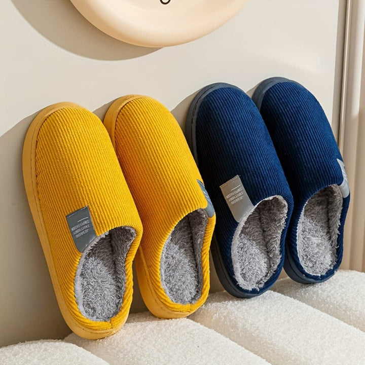 Termiske inomhustöfler för män och kvinnor med varm halksäker design
