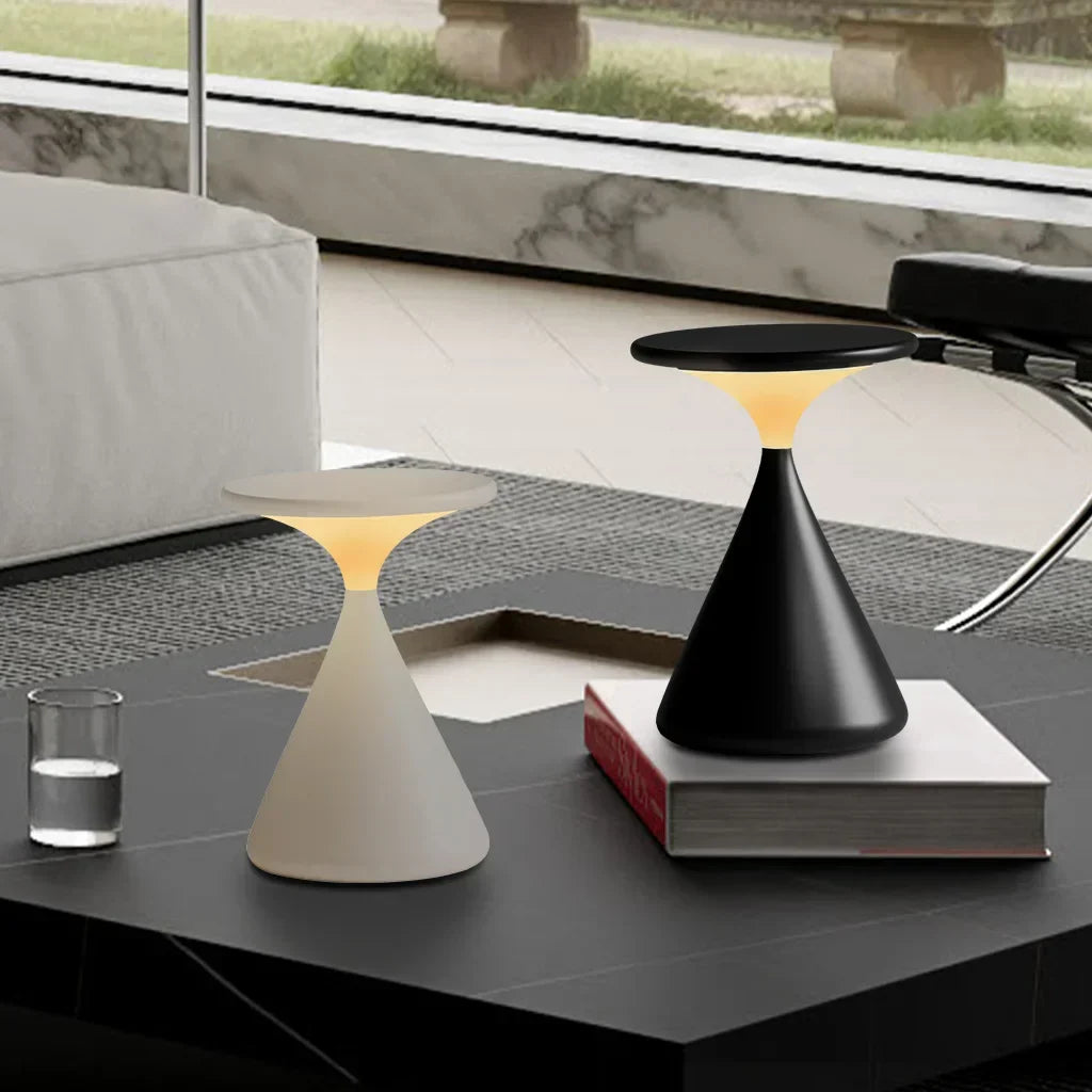 Aeron Hourglass Bordslampa - Batteridrevet | Justerbar LED