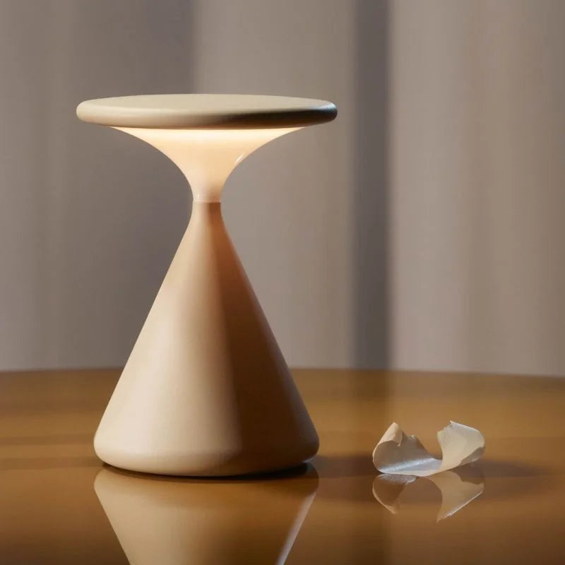 Aeron Hourglass Bordslampa - Batteridrevet | Justerbar LED