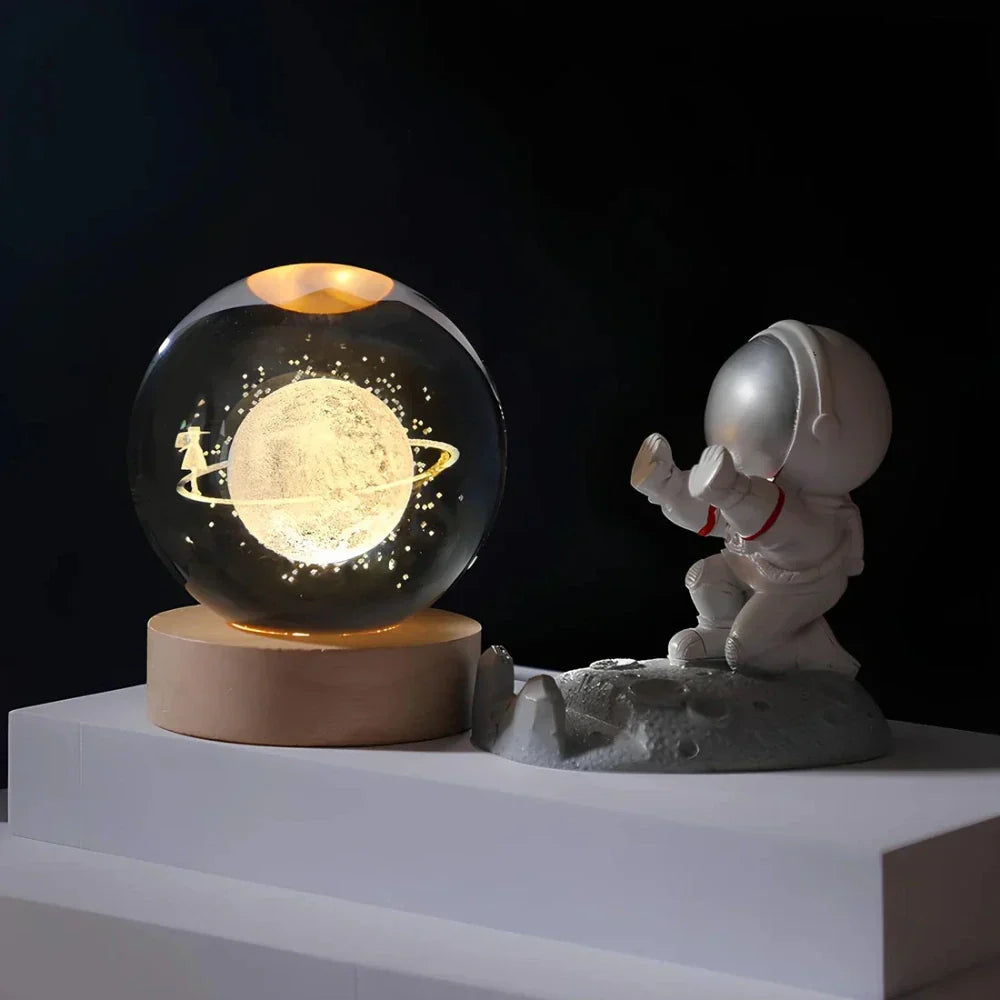 Dekorativ Lampa med 3D-gravert Krystallkule