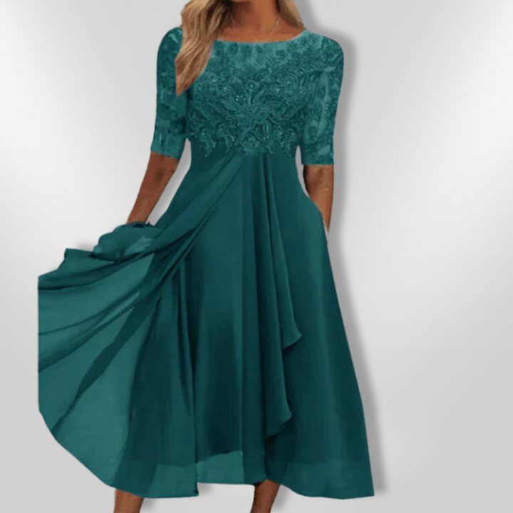 Elegant Asymmetrisk Kvinnekjole med Blonder