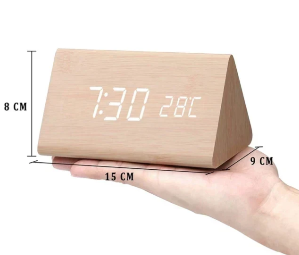 Elegant LED Klocka med Stemmeaktivering för Hem och Kontor