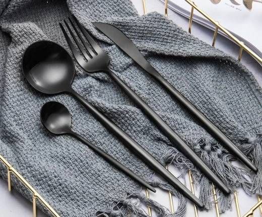 Elegant Bestikksett i Napoli Design för Komplett Borddekking