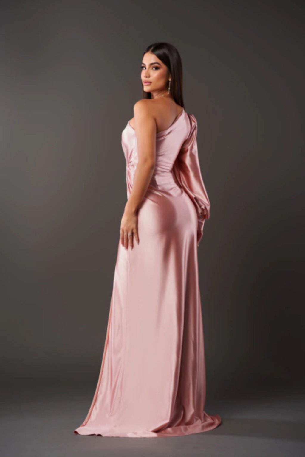 Elegant Kvinna Satin Klänning med Én Ärm