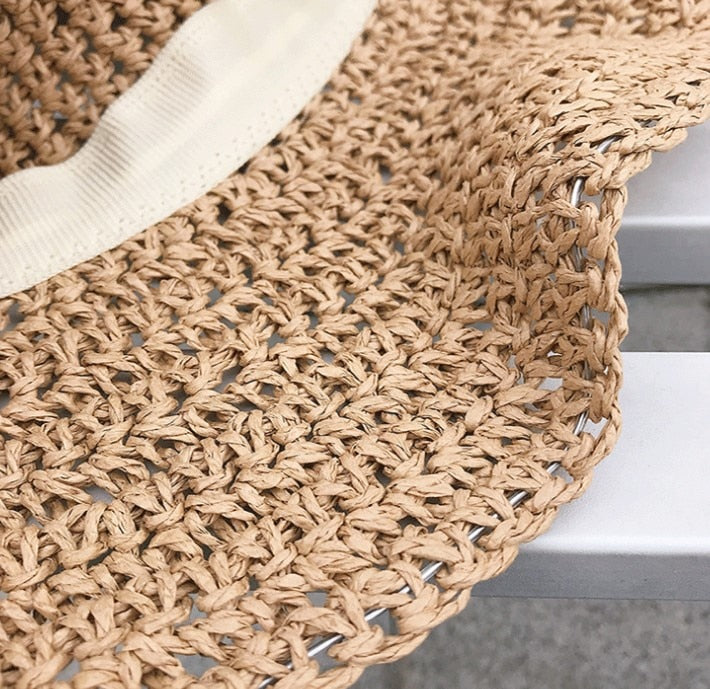 Elegant hatt för kvinnor med bred brem