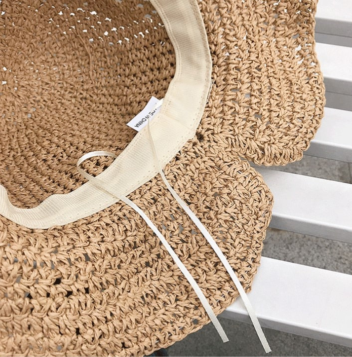 Elegant hatt för kvinnor med bred brem
