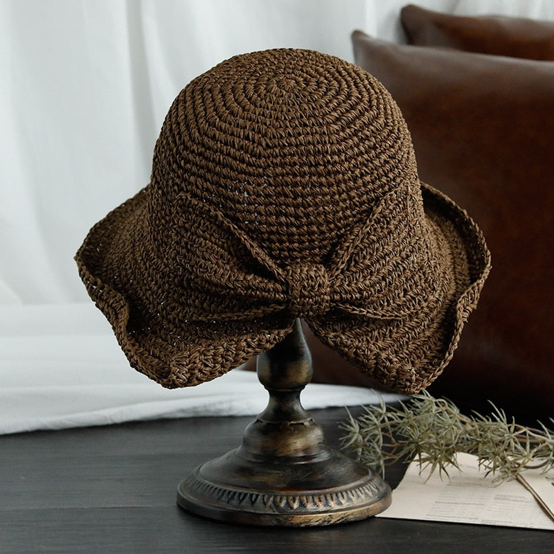 Elegant hatt för kvinnor med bred brem
