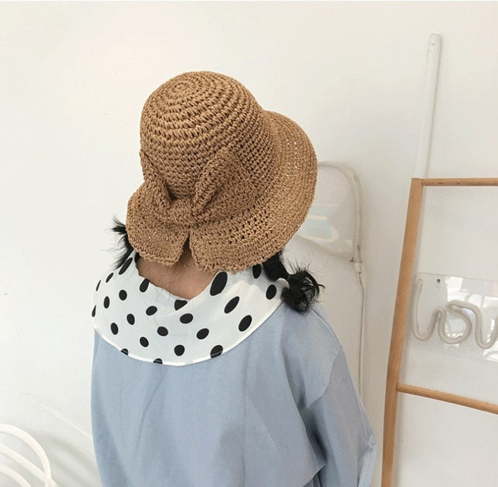 Elegant hatt för kvinnor med bred brem
