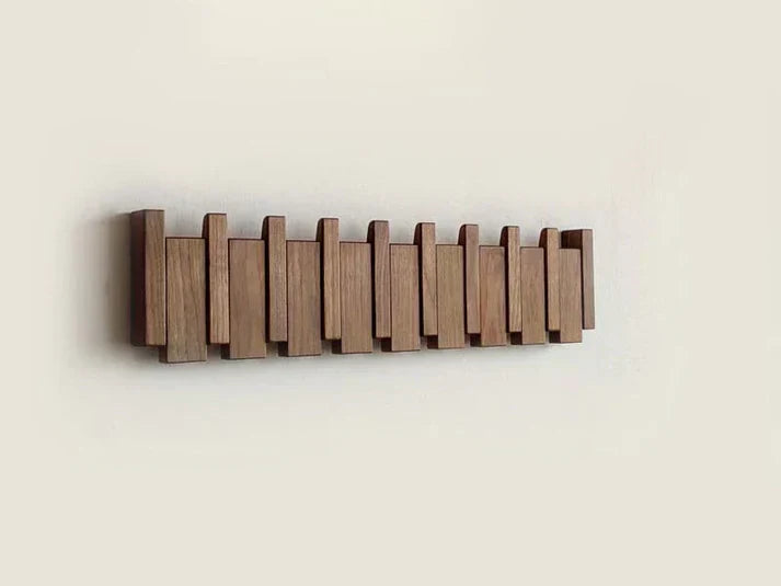 Klesstativ i Trä med Piano Design – Elegant Förvaring