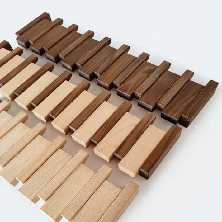 Klesstativ i Trä med Piano Design – Elegant Förvaring