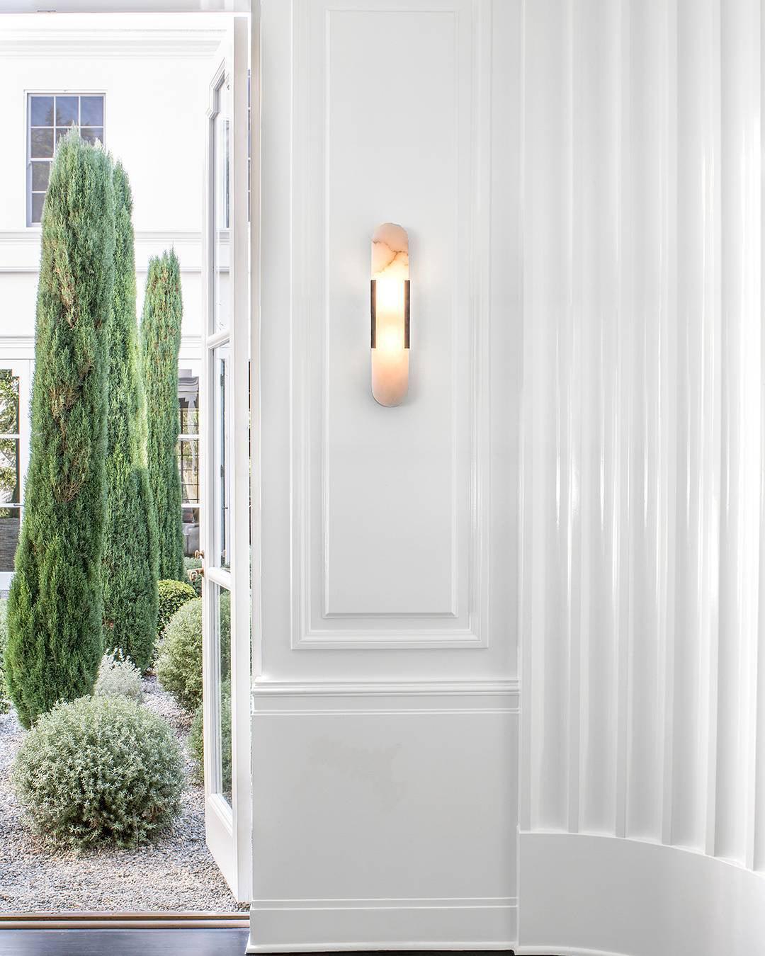 Vägglampa i Alabast | Elegant Design | Tidlös Skönhet