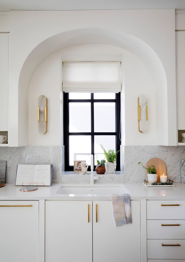 Vägglampa i Alabast | Elegant Design | Tidlös Skönhet