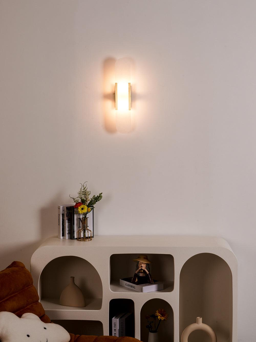 Vägglampa i Alabast | Elegant Design | Tidlös Skönhet