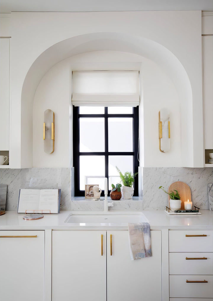 Vägglampa i Alabast | Elegant Design | Tidlös Skönhet