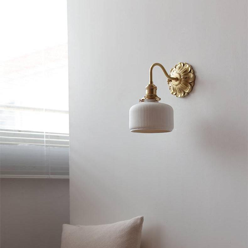 Vägglampa i Messing och Keramikk - Elegant Design