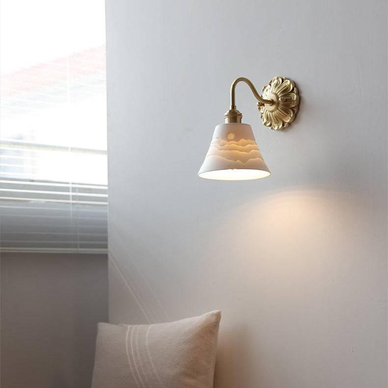 Vägglampa i Messing och Keramikk - Elegant Design