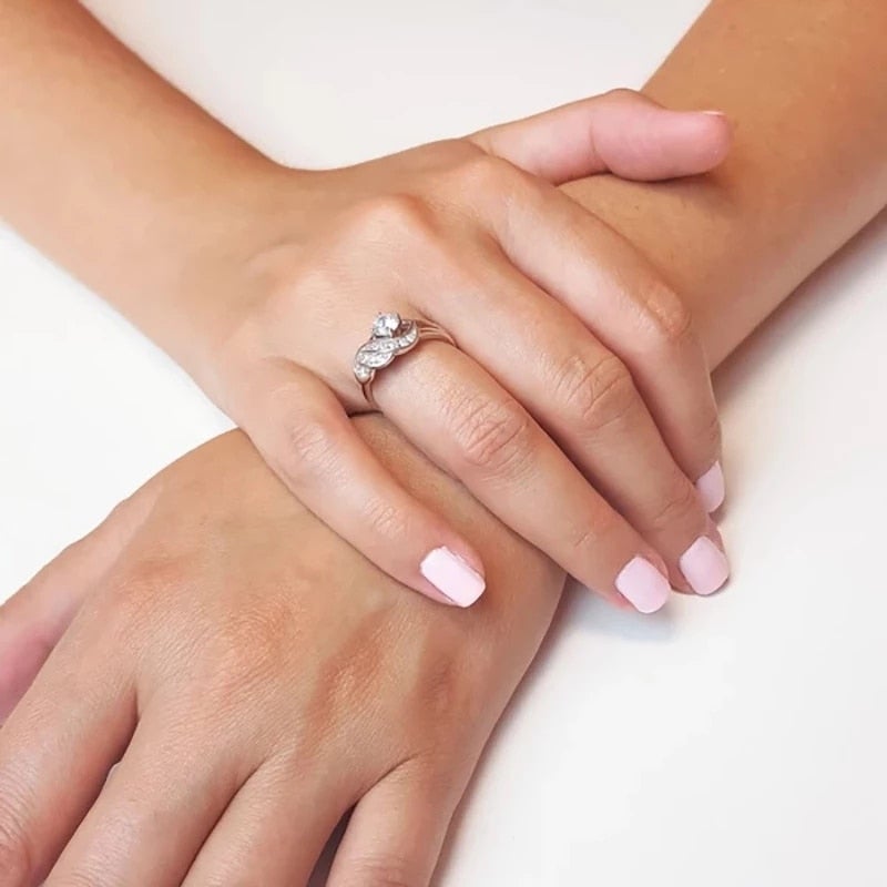 Kvinnor Englens Omfavnelse Ring med Cubic Zirconia