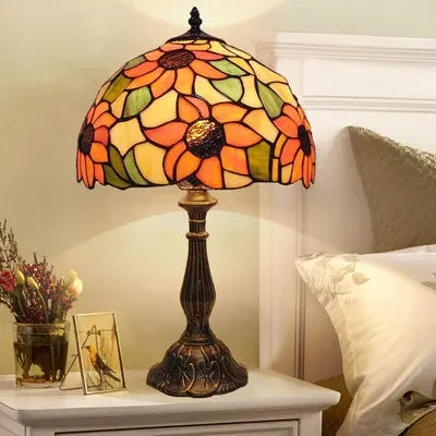 Bordslampa med Färgglad Design och Flexibel Lyssetting