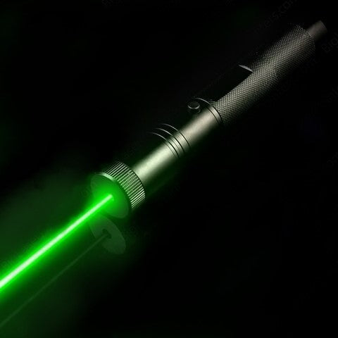 Uppladdningsbar laserpeker med lång rekkevidde och justerbar fokus