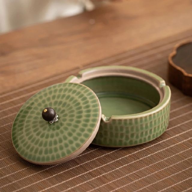 Håndlaget Retro Askebeger med Lokk – Stil och Funktionalitet