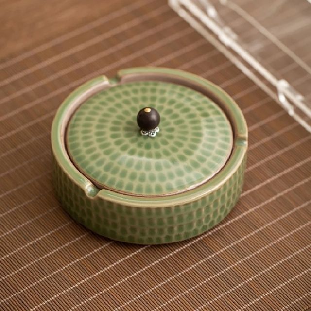 Håndlaget Retro Askebeger med Lokk – Stil och Funktionalitet