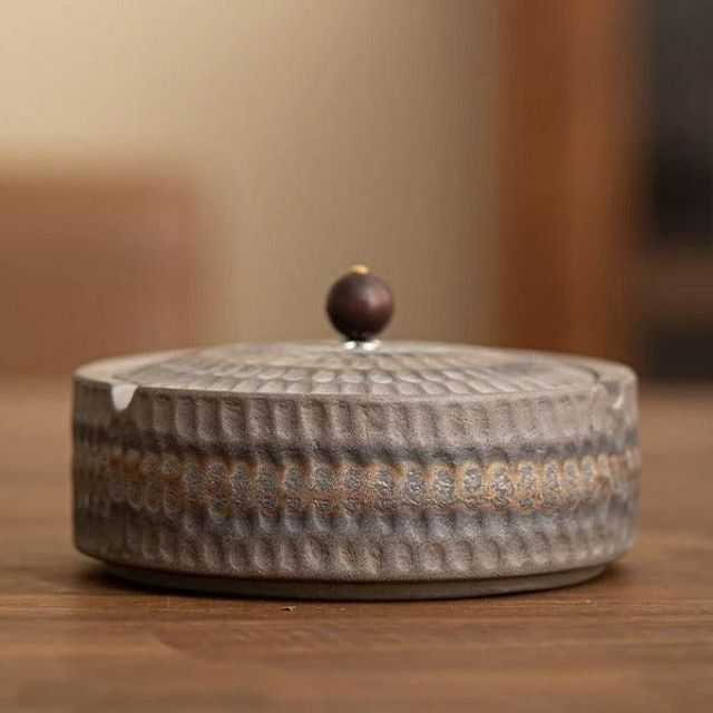 Håndlaget Retro Askebeger med Lokk – Stil och Funktionalitet