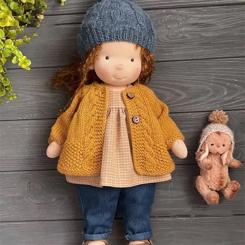Håndlaget Waldorf-inspirert dukke för fantasifull lek – Inkluderat tilbehör