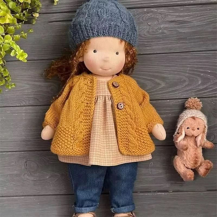 Håndlaget Waldorf-inspirert dukke för fantasifull lek – Inkluderat tilbehör