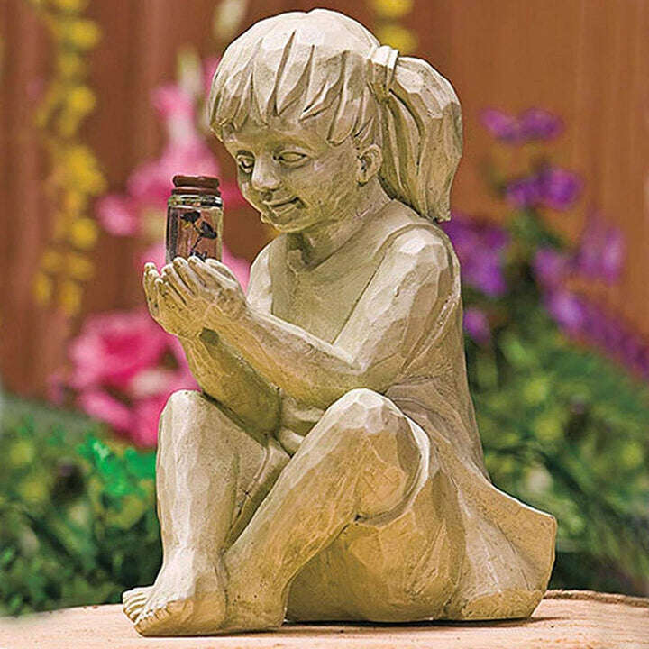 Solcelle hagestatue: Flicka med ildfluer, 22.5 cm