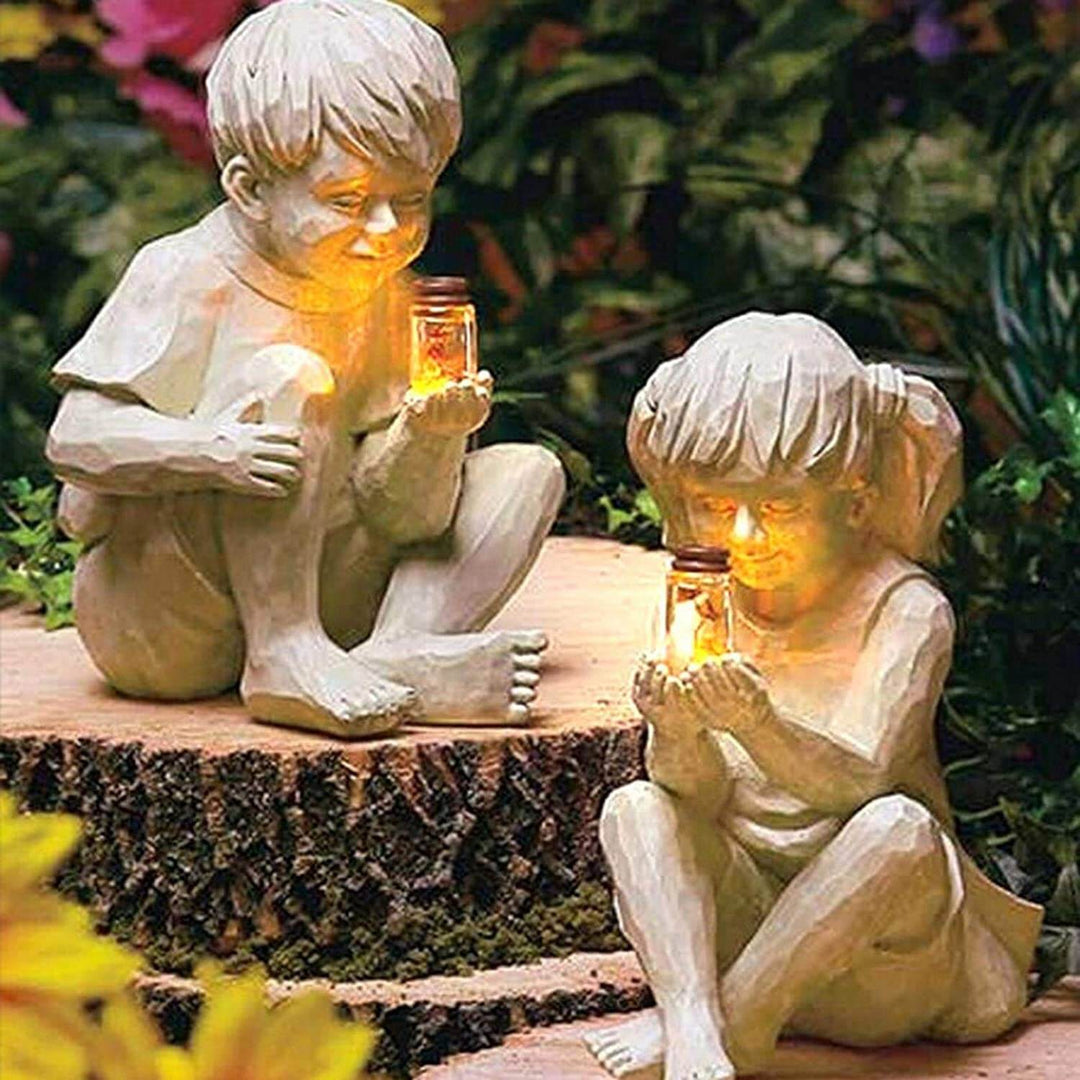 Solcelle hagestatue: Flicka med ildfluer, 22.5 cm