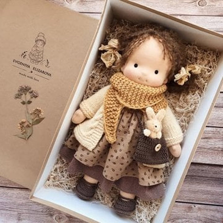 Håndlaget Waldorf-dukke - Ökologisk Bomull | Polka Dots Design