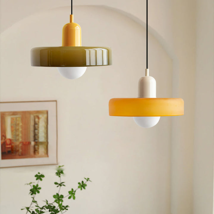 Hengende Lampa i Färgat Glas för Hemmet – Modern Belysning