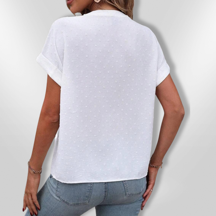 Klassisk Damblus med Knappedetaljer – Tidlös Elegans och Komfort