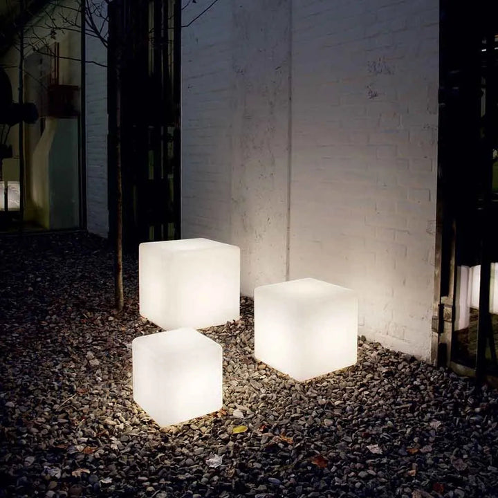 Kubeformet Utomhus LED-Lampa med 16 Färger