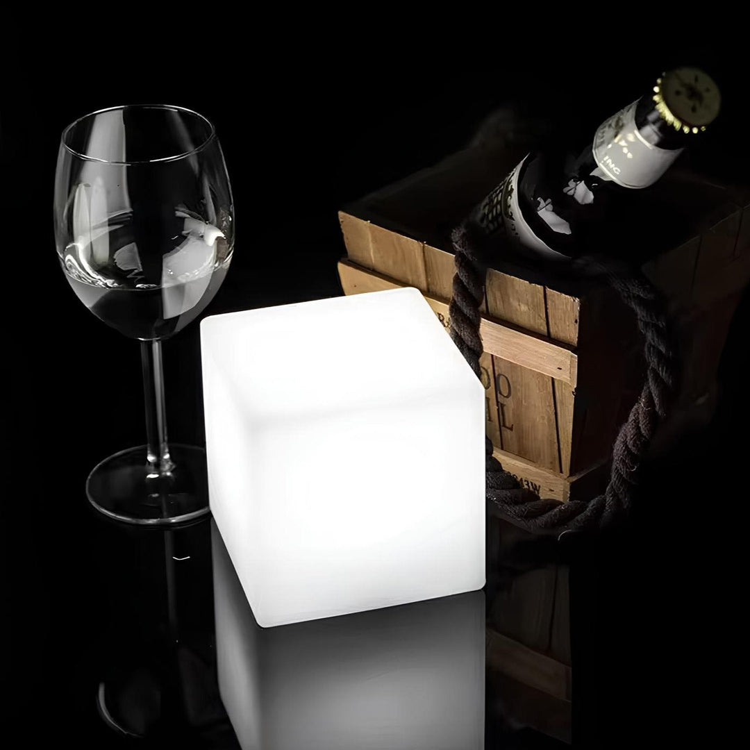 Kubeformet Utomhus LED-Lampa med 16 Färger