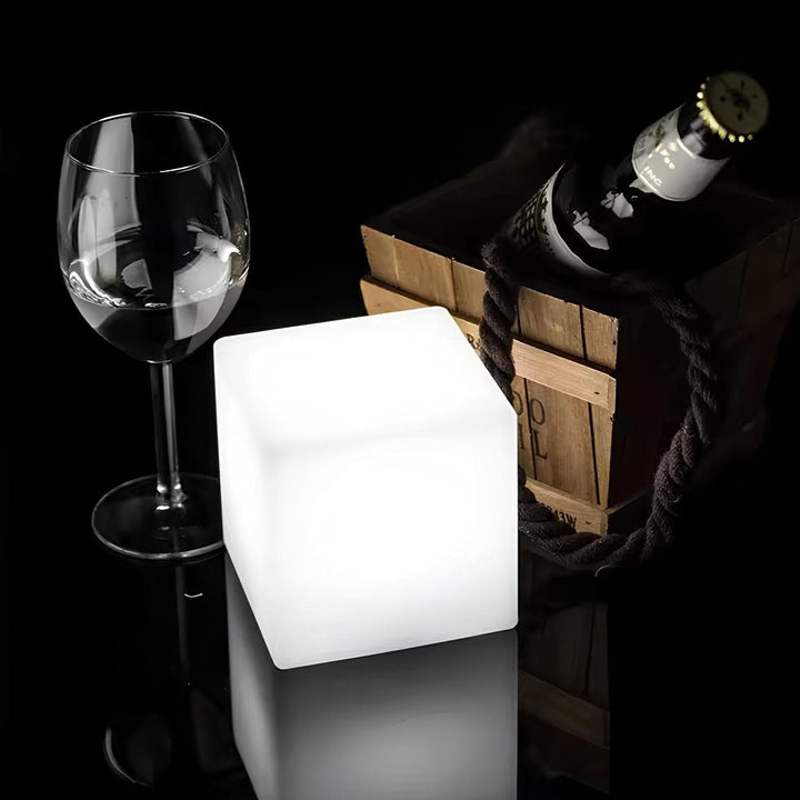 Kubeformet Utomhus LED-Lampa med 16 Färger