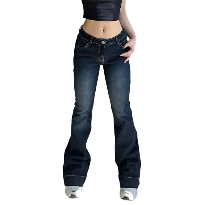 Kvinnor Flare-jeans med Låg Midja – Trendig Retrostil