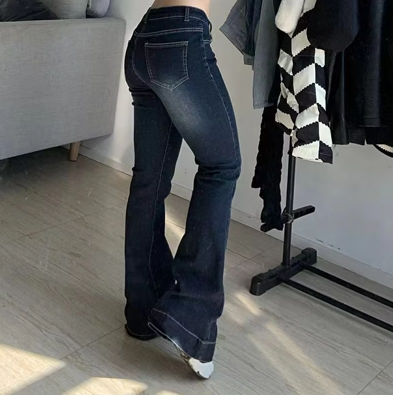Kvinnor Flare-jeans med Låg Midja – Trendig Retrostil