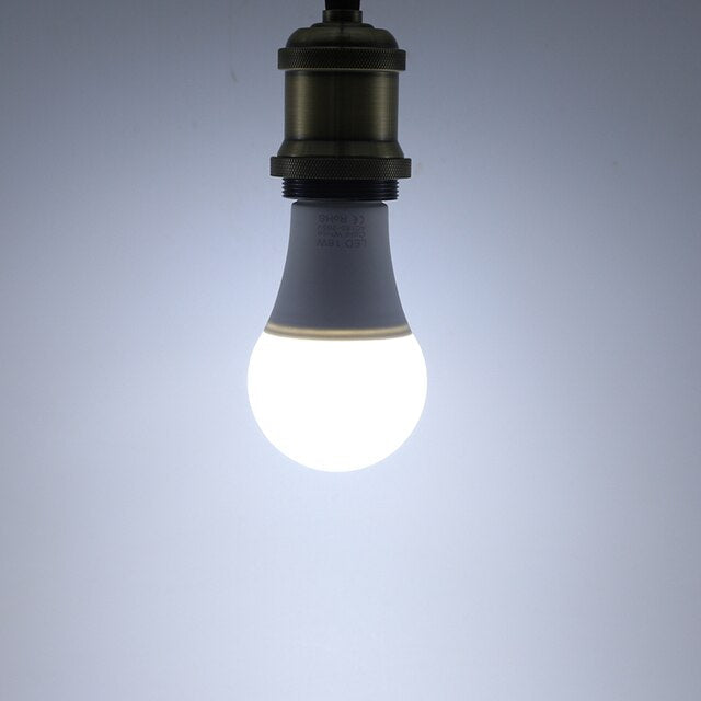 LED Nödlyspäre för Trygghet i Hemmet – Energieffektiv Belysning