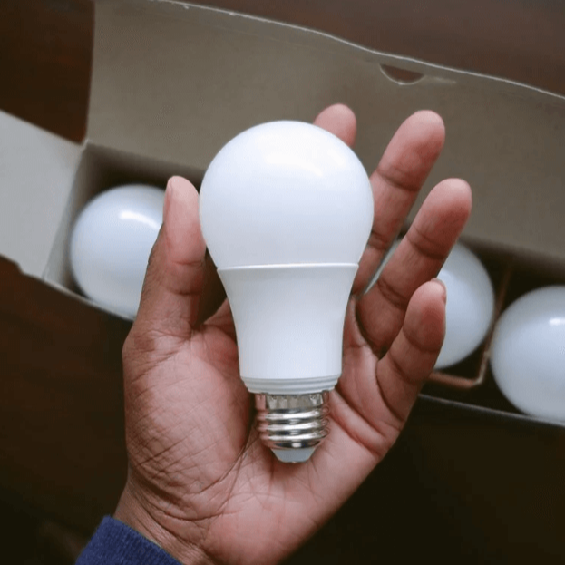 LED Nödlyspäre för Trygghet i Hemmet – Energieffektiv Belysning