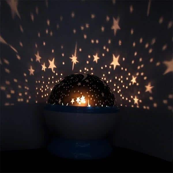 LED Nattlampe med Stjernehimmel - Rolig Atmosfär för Barn