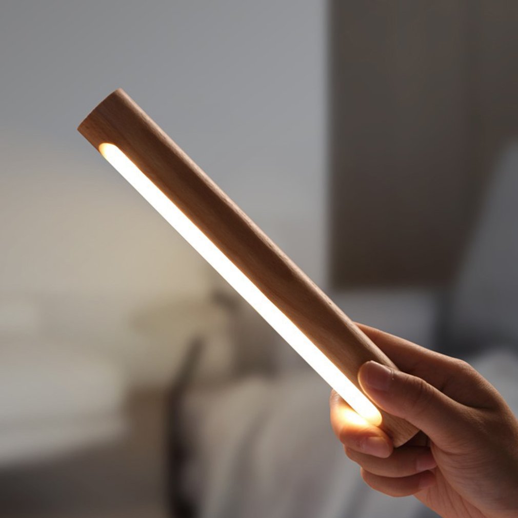 LED Roterende Vägglampa i Trä med 360° Justering
