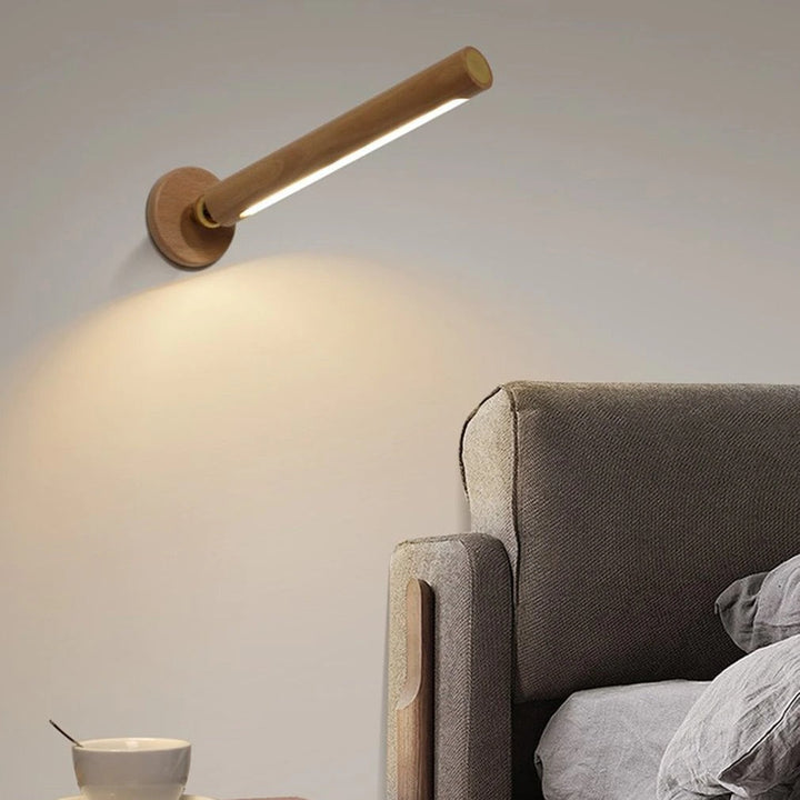 LED Roterende Vägglampa i Trä med 360° Justering