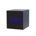 Minimalistisk digital vekkerklokke med LED-display