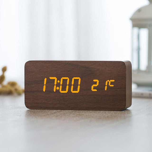 Digital Vekkerklokke med Stemmestyring och LED-Display