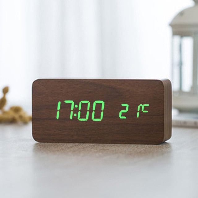 Digital Vekkerklokke med Stemmestyring och LED-Display