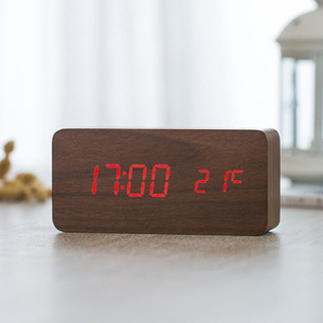 Digital Vekkerklokke med Stemmestyring och LED-Display
