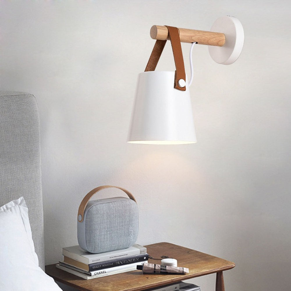 Nordisk Vägglampa i Trä för Vardagsrummet