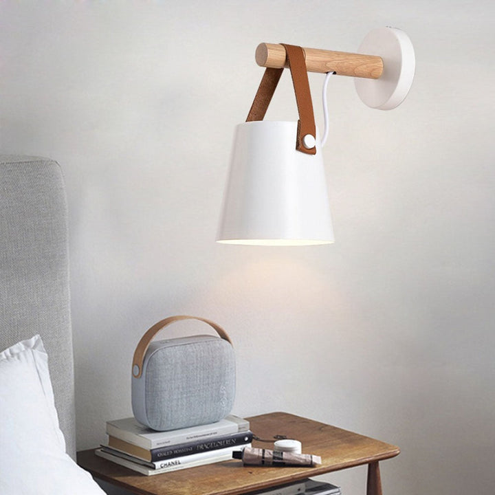 Nordisk Vägglampa i Trä för Vardagsrummet