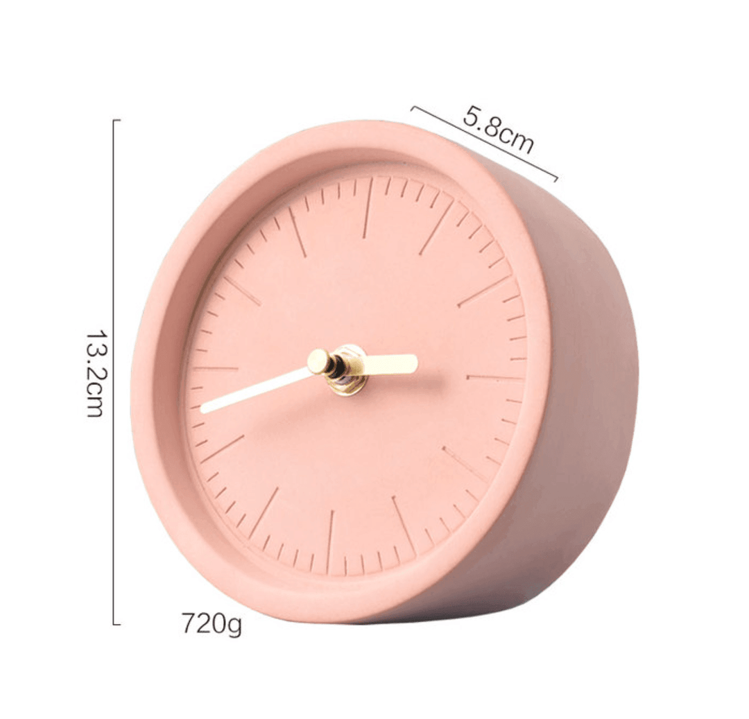 Nordisk Skrivebordsklokke i Sementstil – Minimalistisk Design